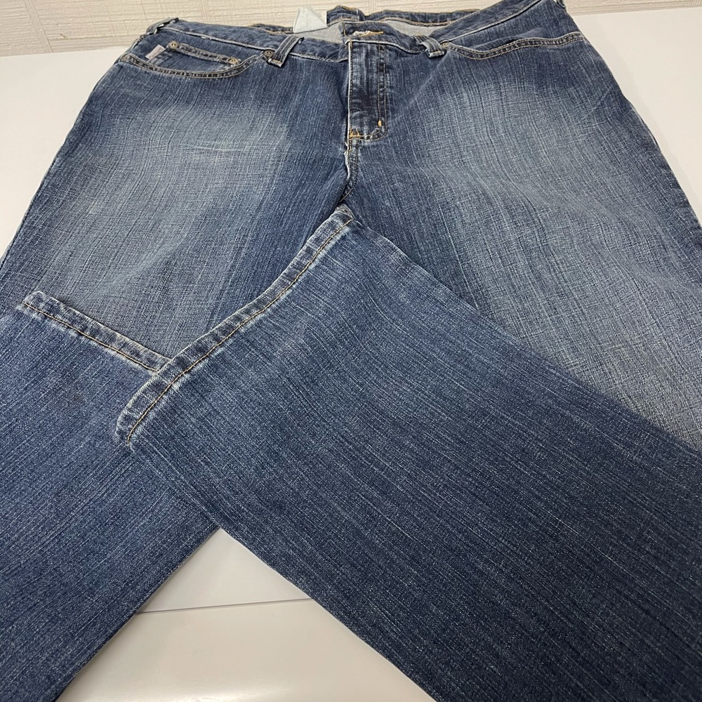 NWOT women’s Carhartt 16x32 jeans.